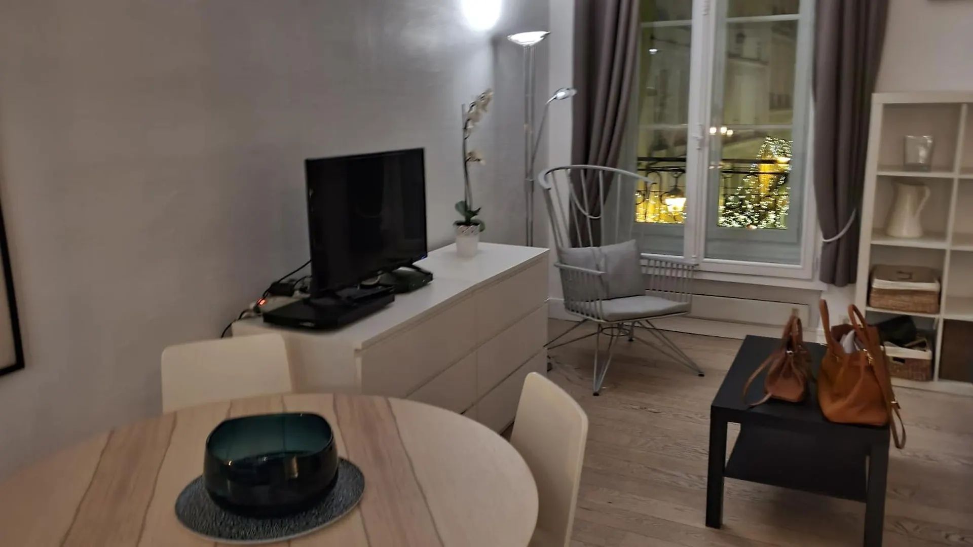 1 Minute Gare Montparnasse , Center , Front Metro,Close To Eiffel Tour And Louvre Meusm Apartment Paris France