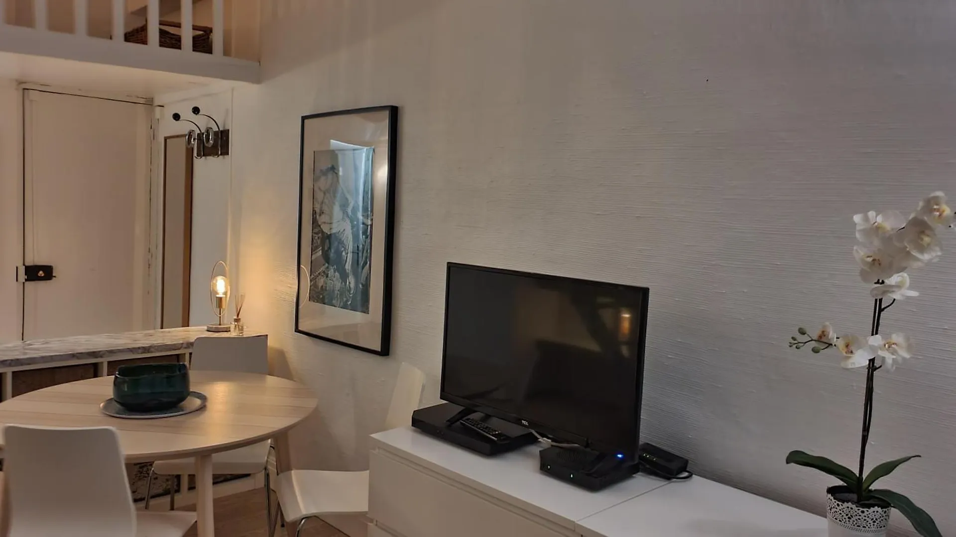 1 Minute Gare Montparnasse , Center , Front Metro,Close To Eiffel Tour And Louvre Meusm Apartment Paris France